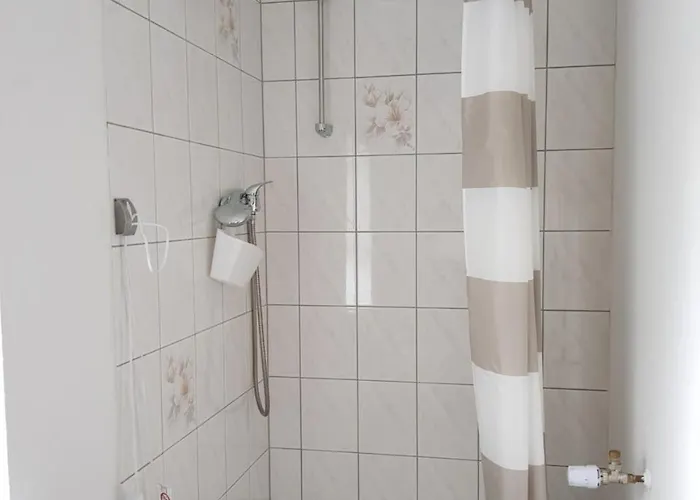 Haus Am Sachsenring Апартаменты *